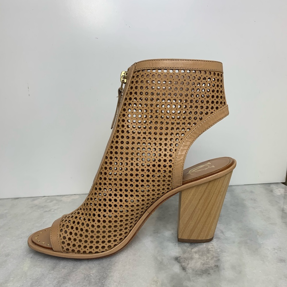 Vero Cuoio Tan Wooden Heel Open Toe Booties.